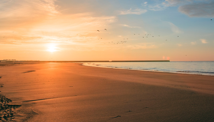 Playa Isla Canela amanecer