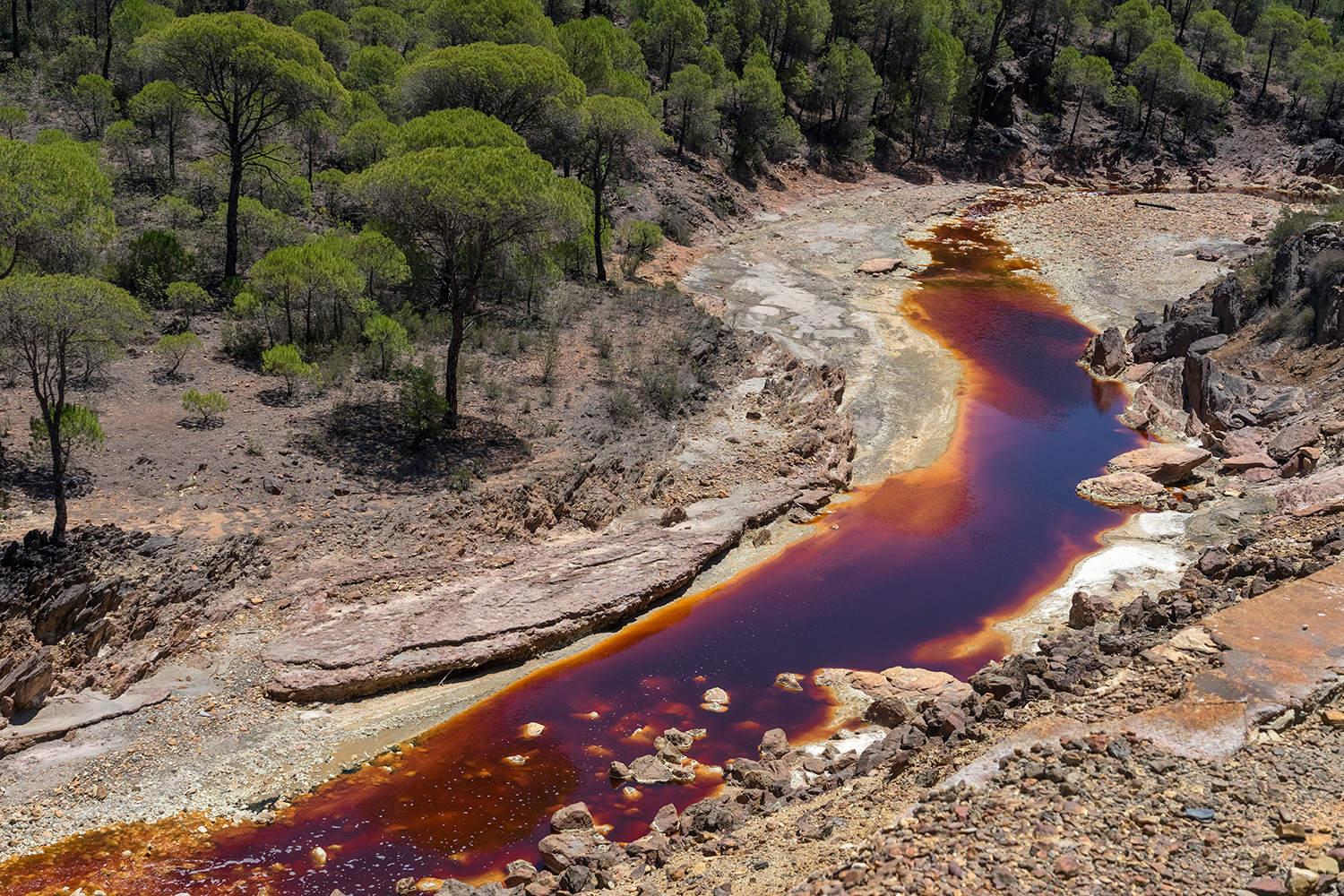Vista aérea del Río Tinto, con su característico color rojizo
